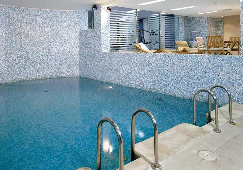 فندق NH Valencia Las Artes