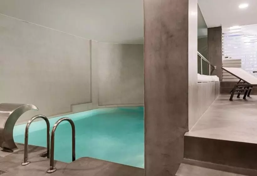 فندق NH Valencia Las Artes