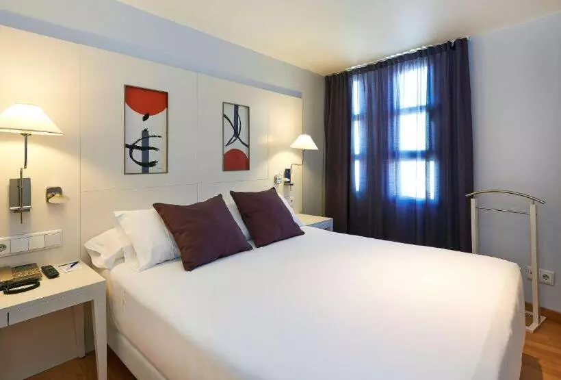 فندق NH Valencia Las Artes