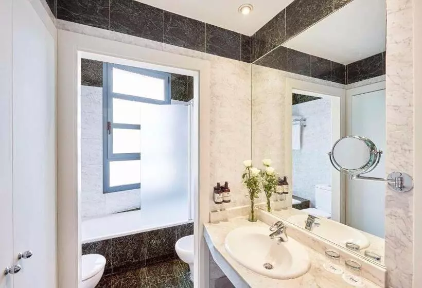 فندق NH Valencia Las Artes