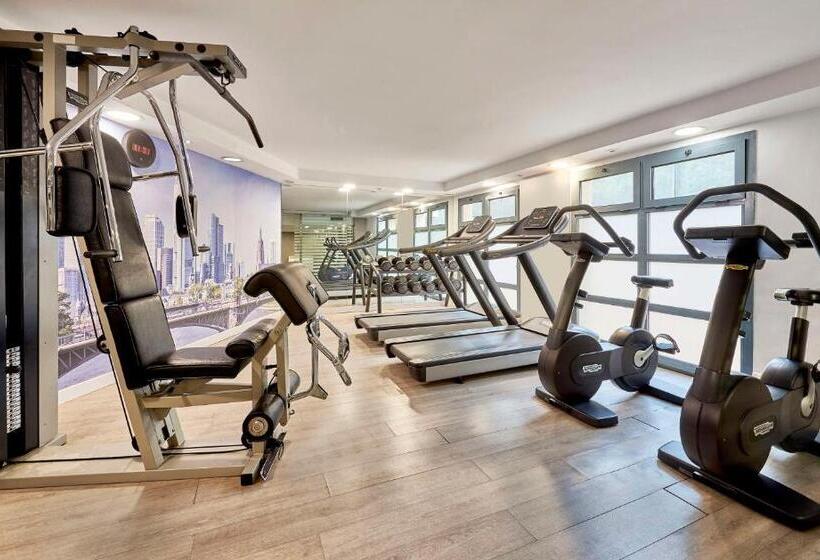 فندق NH Valencia Las Artes