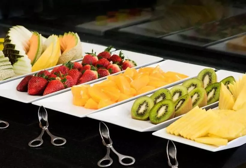 فندق NH Valencia Las Artes