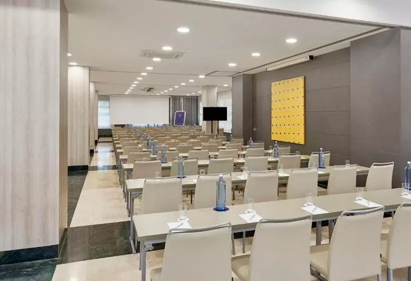 فندق NH Valencia Las Artes