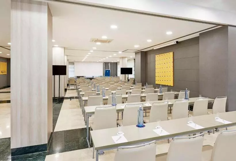 فندق NH Valencia Las Artes