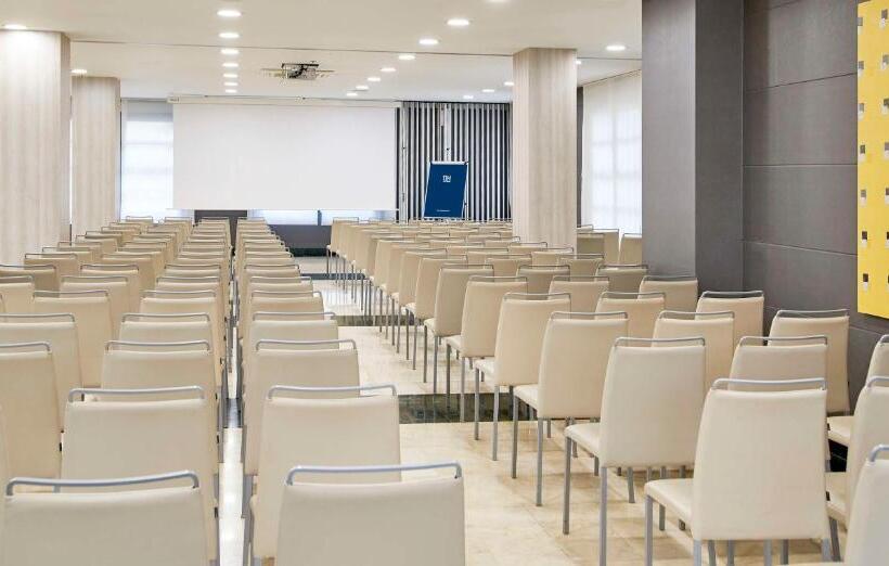 فندق NH Valencia Las Artes