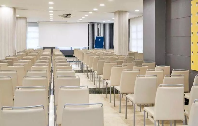 فندق NH Valencia Las Artes