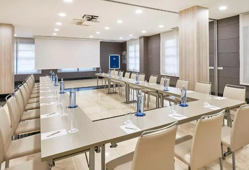 فندق NH Valencia Las Artes