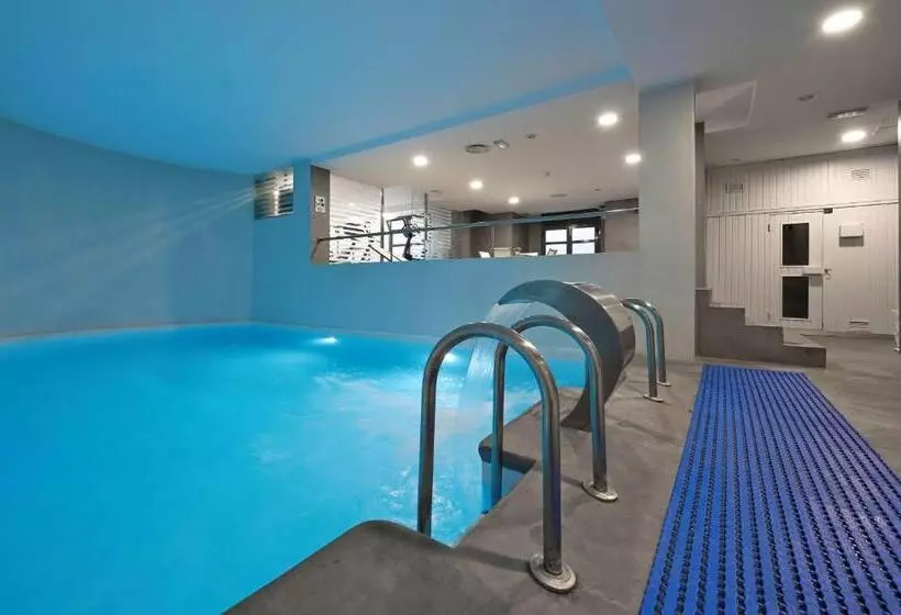 فندق NH Valencia Las Artes