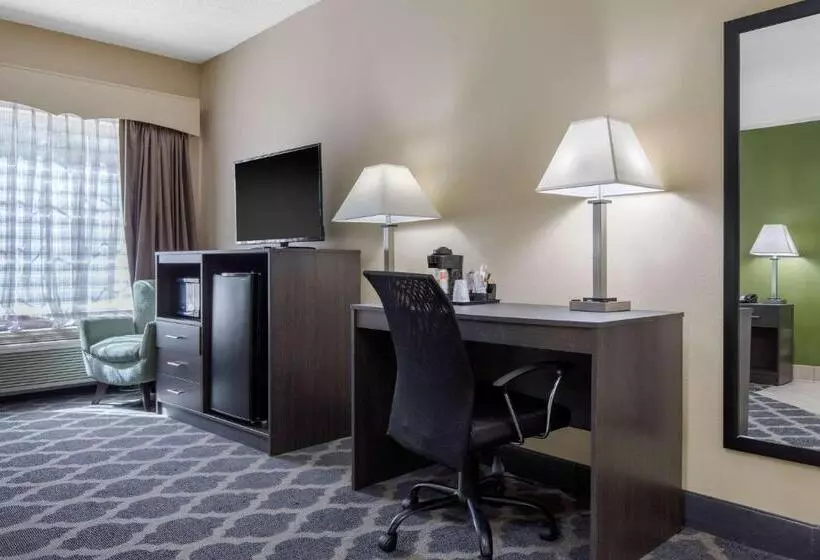 فندق Quality Inn