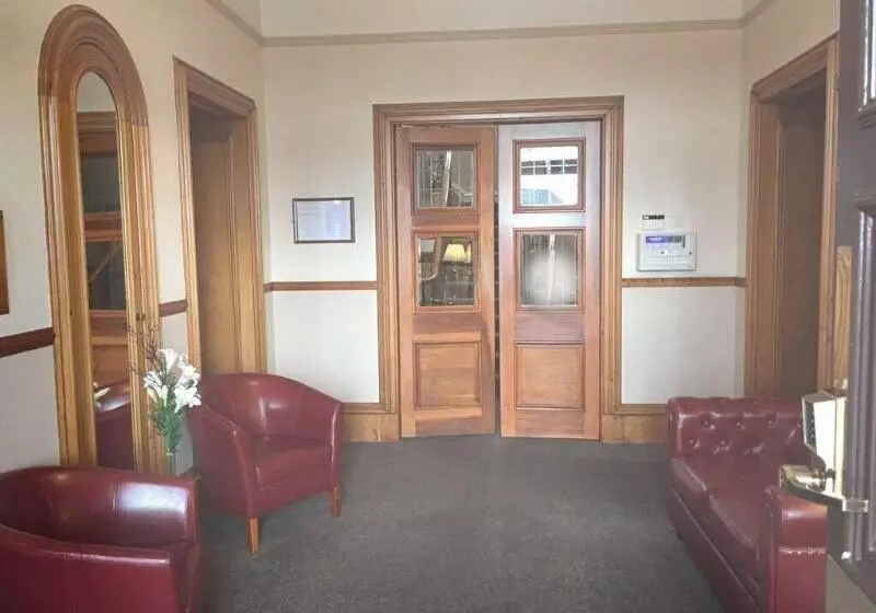 The Royal Hotel Elgin