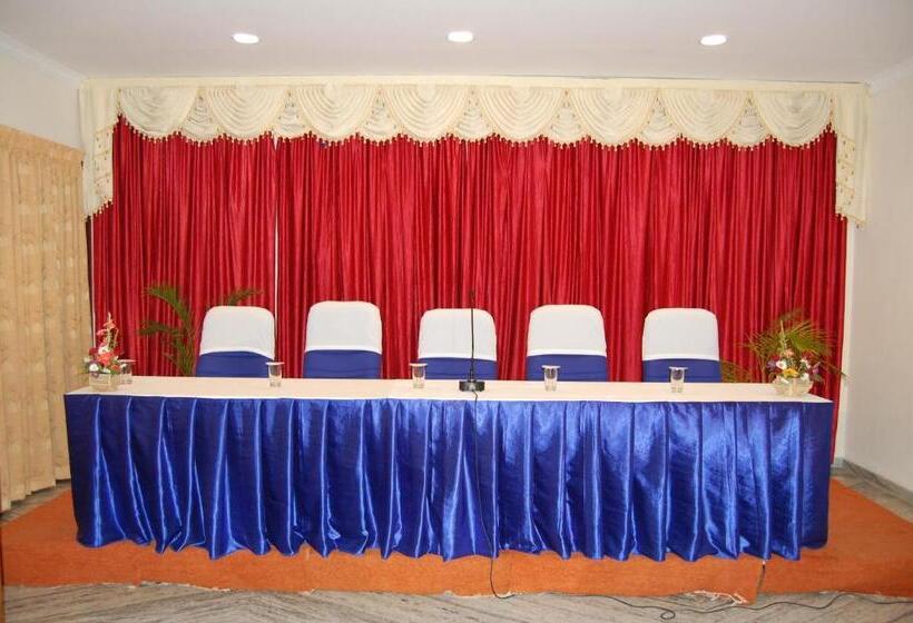 בית מלון כפרי The Golden Park