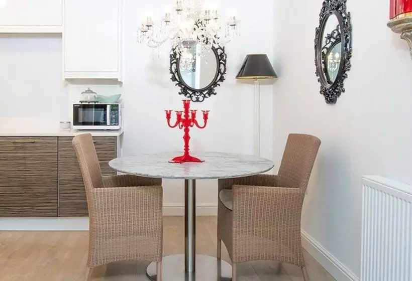 Number Eleven, Beautiful 5 Star Apartment In Deganwy