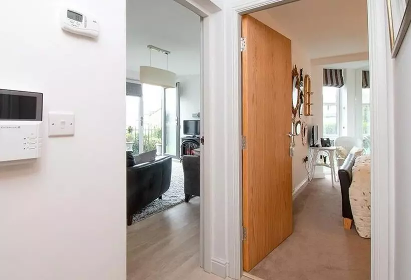 Number Eleven, Beautiful 5 Star Apartment In Deganwy