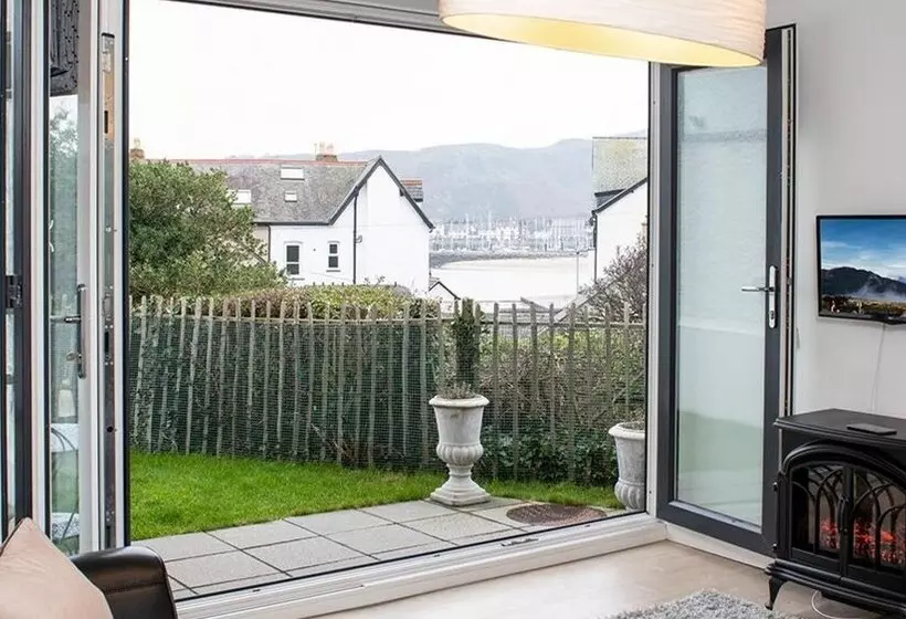 Number Eleven, Beautiful 5 Star Apartment In Deganwy