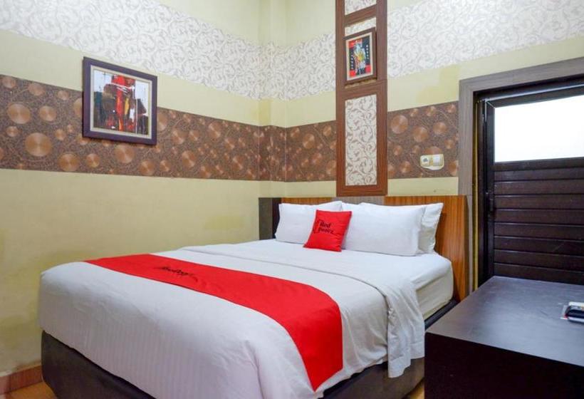 פנסיון Reddoorz Near Pantai Labombo