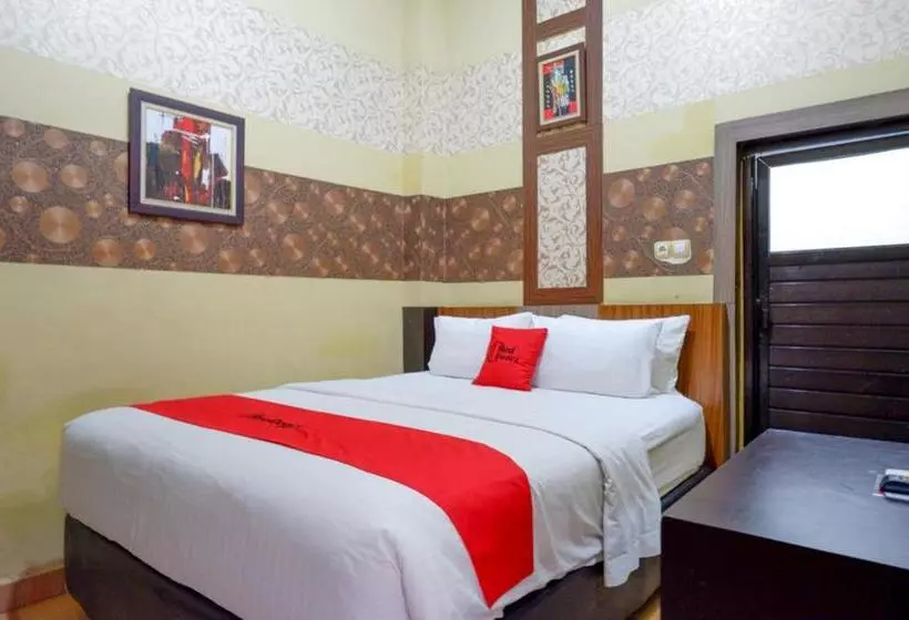 ペンション Reddoorz Near Pantai Labombo