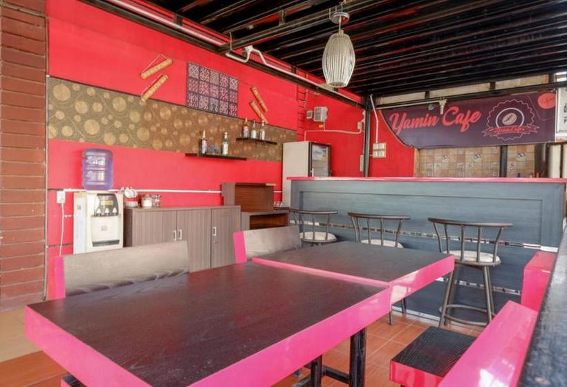 פנסיון Reddoorz Near Pantai Labombo