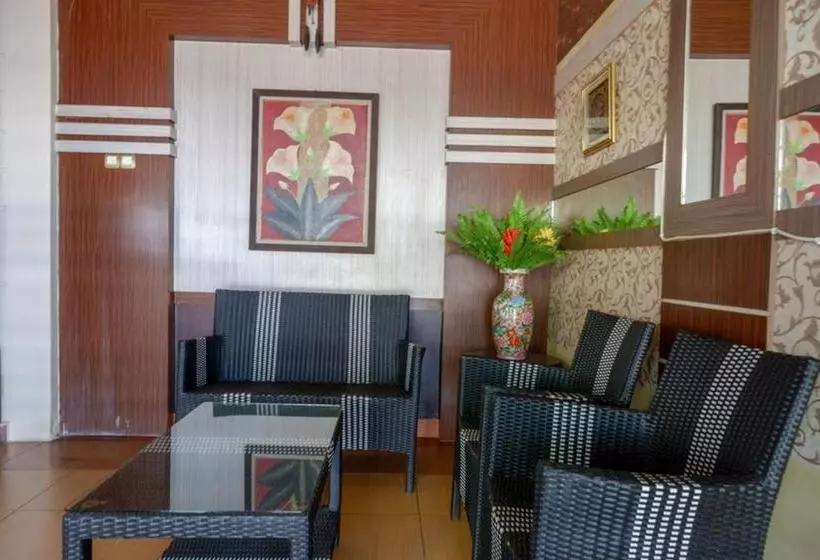 ペンション Reddoorz Near Pantai Labombo
