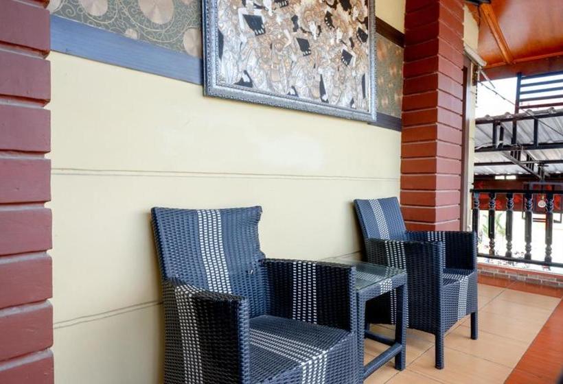 פנסיון Reddoorz Near Pantai Labombo