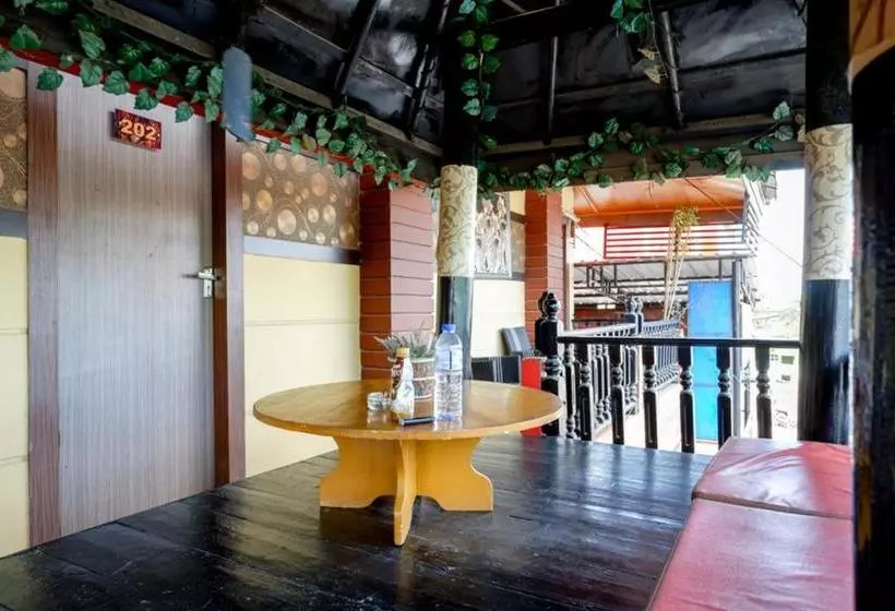 ペンション Reddoorz Near Pantai Labombo