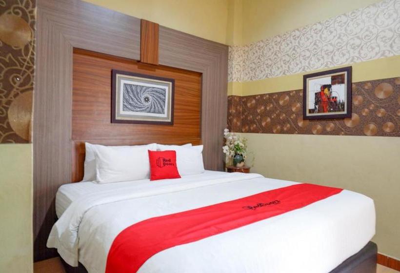 פנסיון Reddoorz Near Pantai Labombo