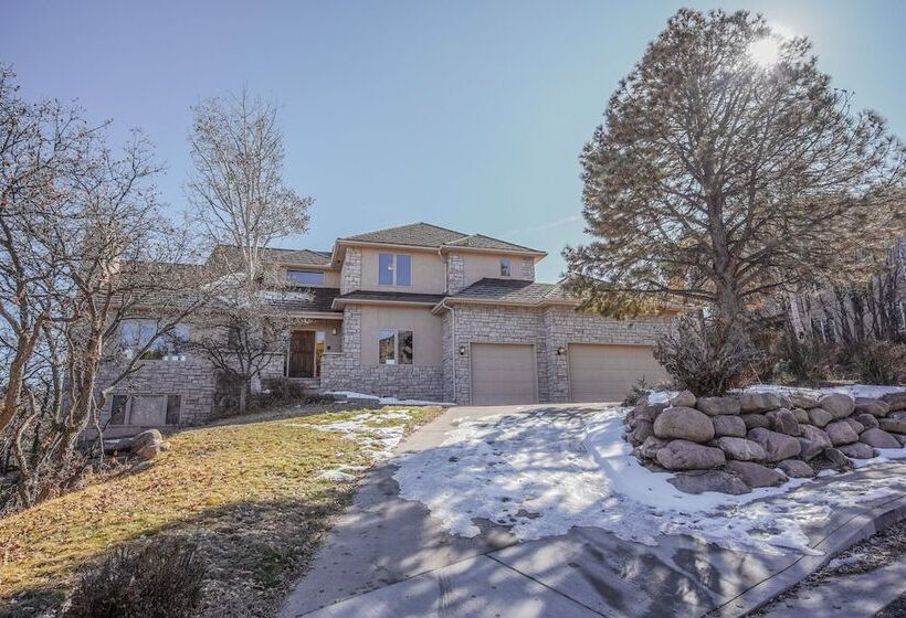 Skyway Extravagant & Luxury Views W/deck & Bar