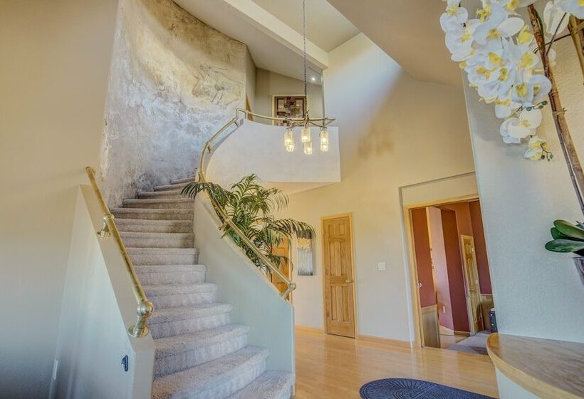 Skyway Extravagant & Luxury Views W/deck & Bar