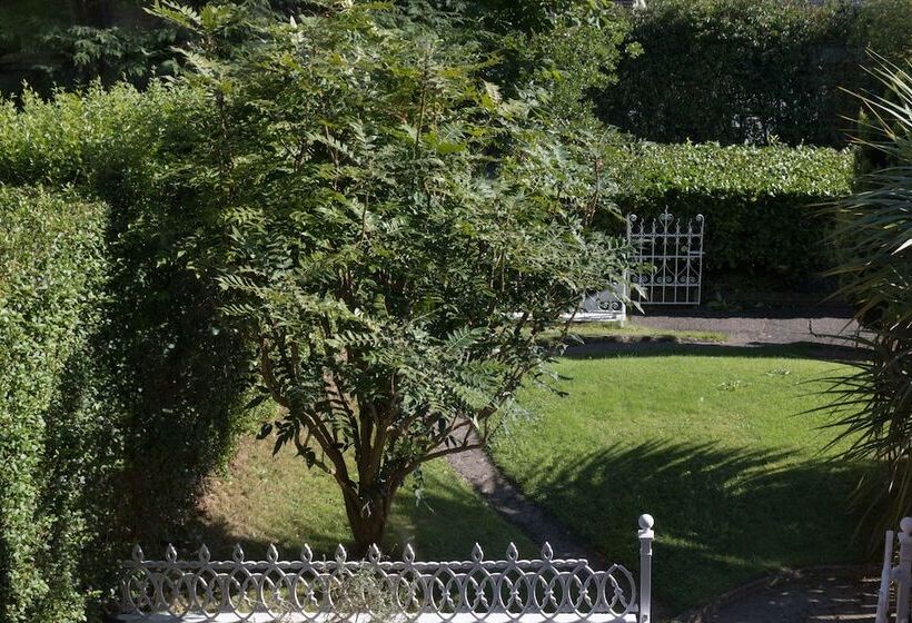 23 Hillsborough Road B&b