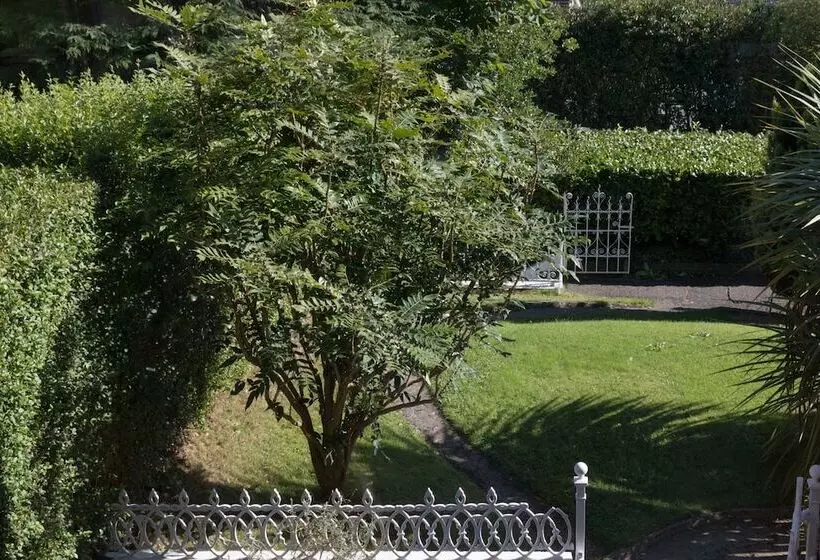 23 Hillsborough Road B&b