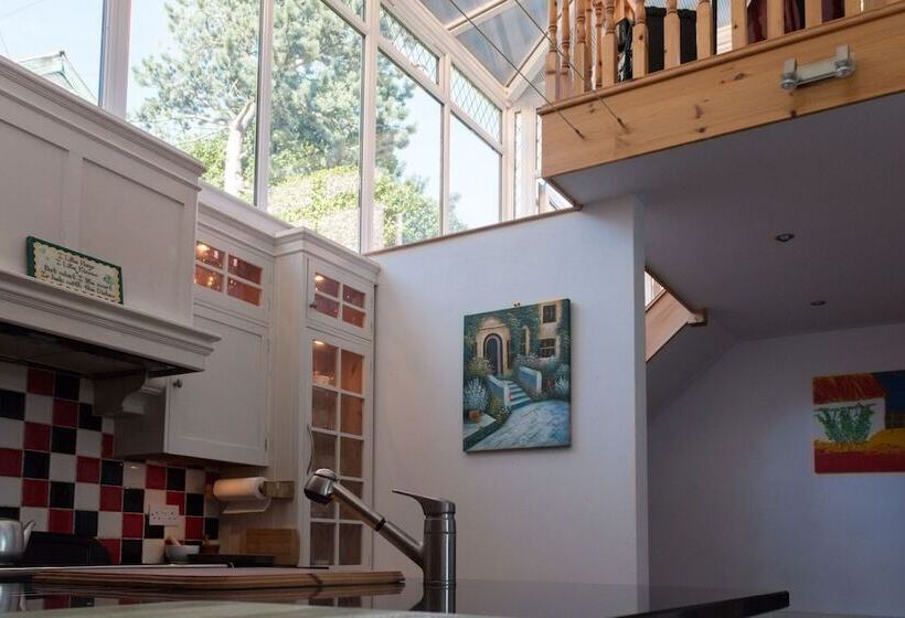 23 Hillsborough Road B&b