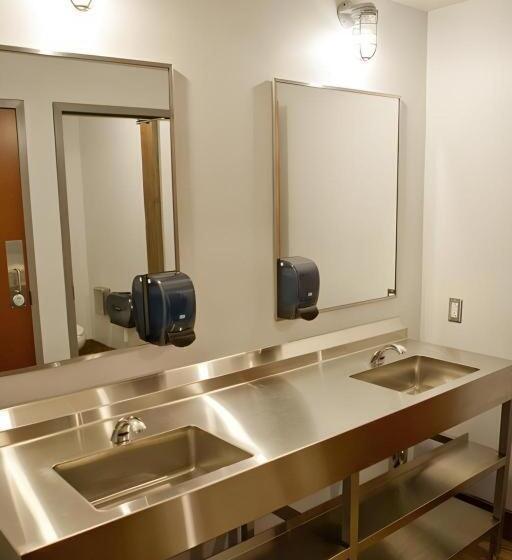 Nashville Downtown Hostel Adults Only