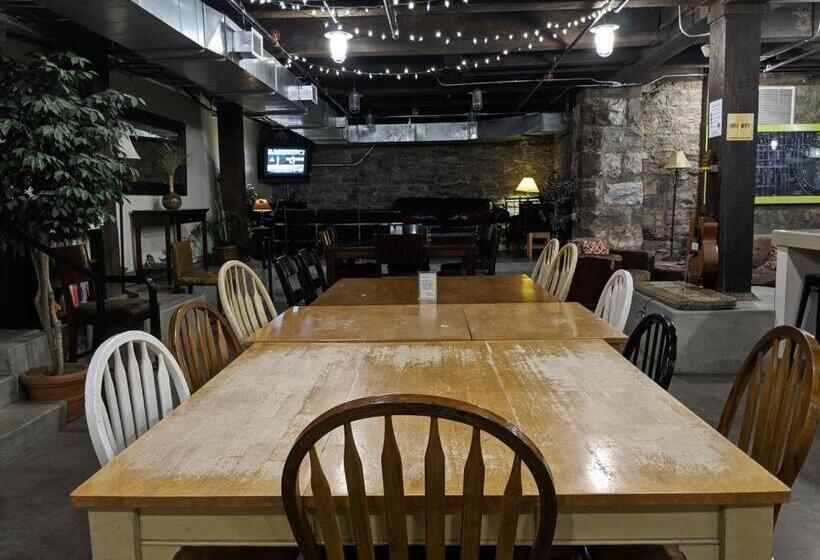 Nashville Downtown Hostel Adults Only