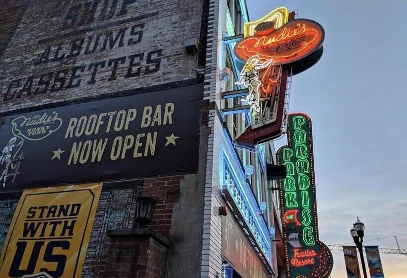 Nashville Downtown Hostel Adults Only