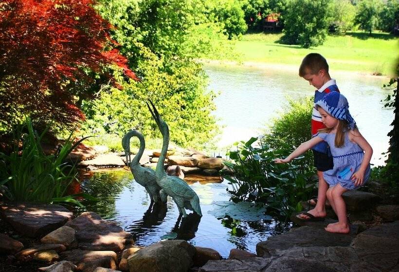 فندق Jack S White River Fishing Resort