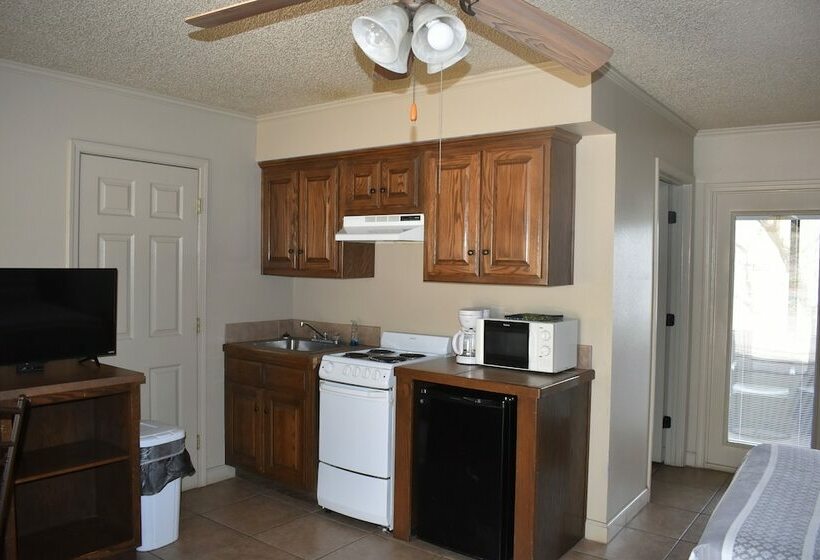 فندق Jack S White River Fishing Resort