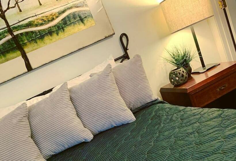 فندق Jack S White River Fishing Resort