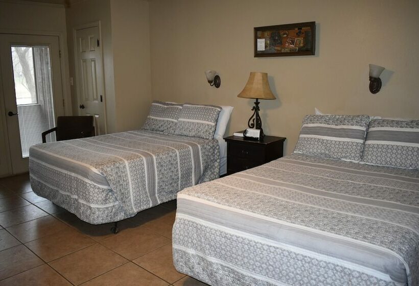 فندق Jack S White River Fishing Resort