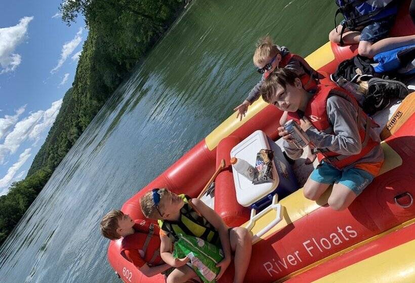 فندق Jack S White River Fishing Resort