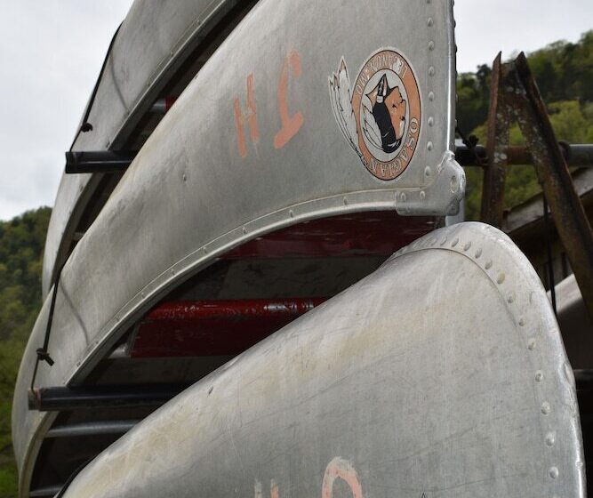 فندق Jack S White River Fishing Resort