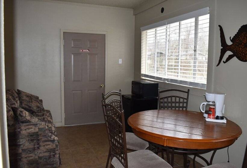 فندق Jack S White River Fishing Resort