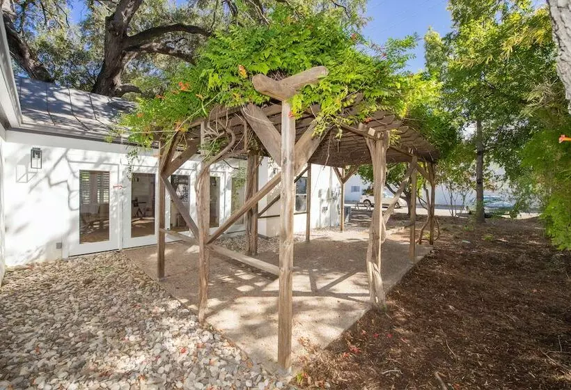 Majatalo Benson Guest House