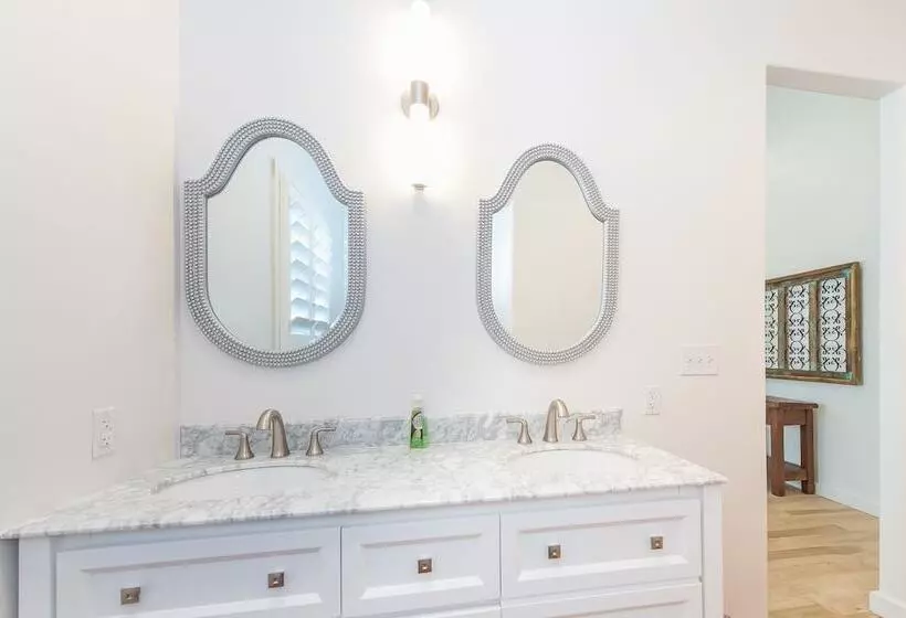 Majatalo Benson Guest House