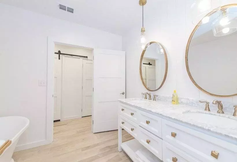 Majatalo Benson Guest House