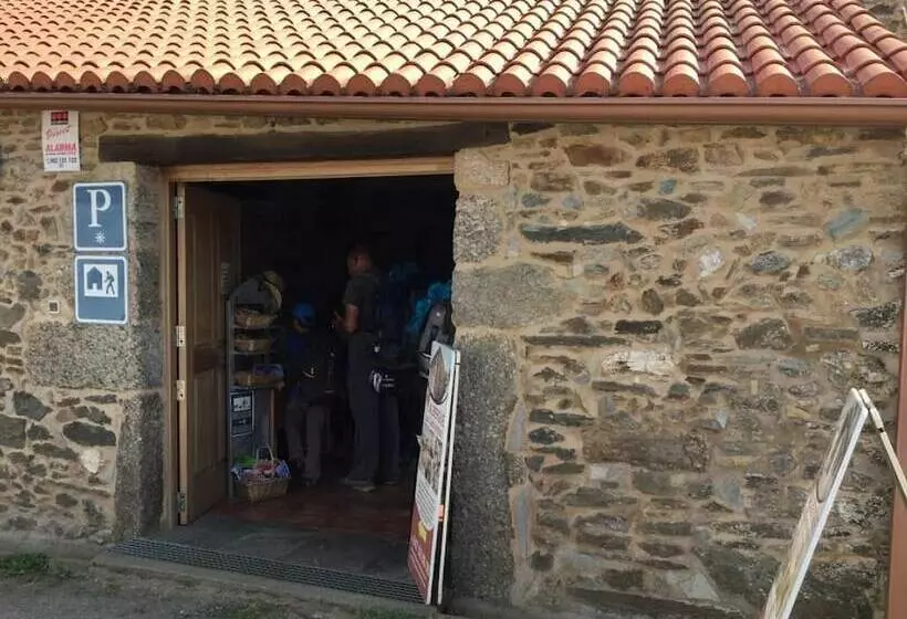 Pensión Albergue Los Caminantes   Hostel