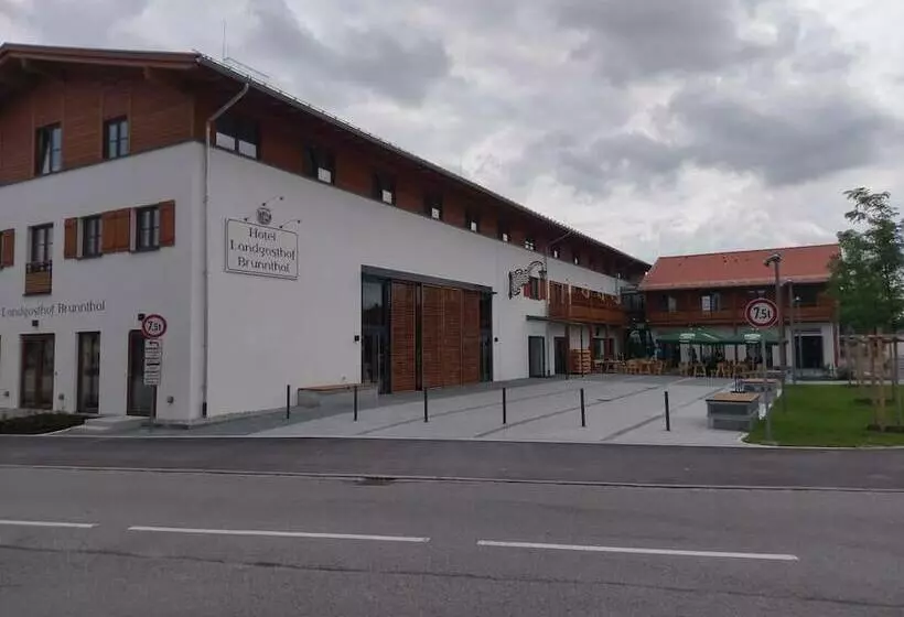 Hotelli Landgasthof Brunnthal