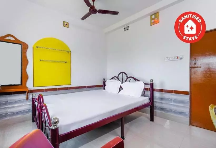 ホテル Vaccinated Staff Spot On 72005  Shri Anand