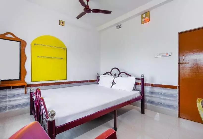 ホテル Vaccinated Staff Spot On 72005  Shri Anand