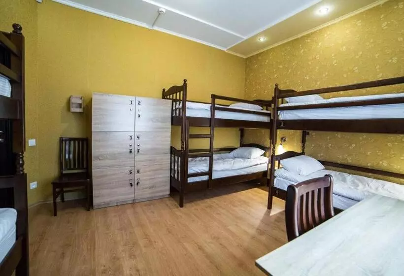 Retkeilymaja Hollywood