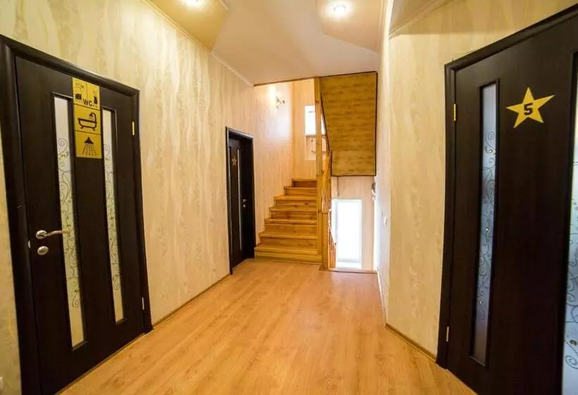 Retkeilymaja Hollywood