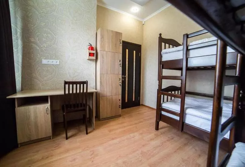 Retkeilymaja Hollywood